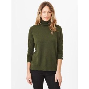 Gap olive green turtleneck